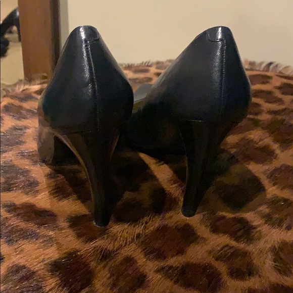 Navy Nine West pumps - Picture 3 of 5